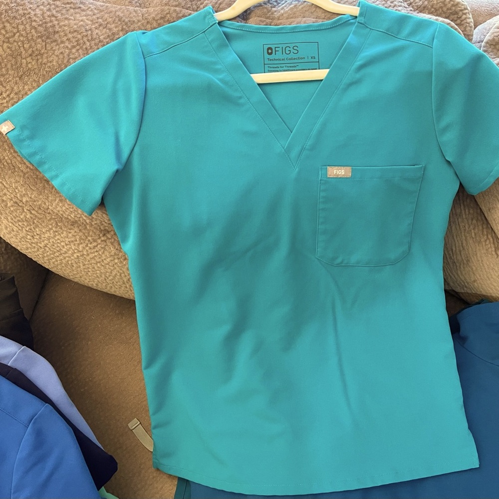 Teal Figs Catrina Scrub Top XS